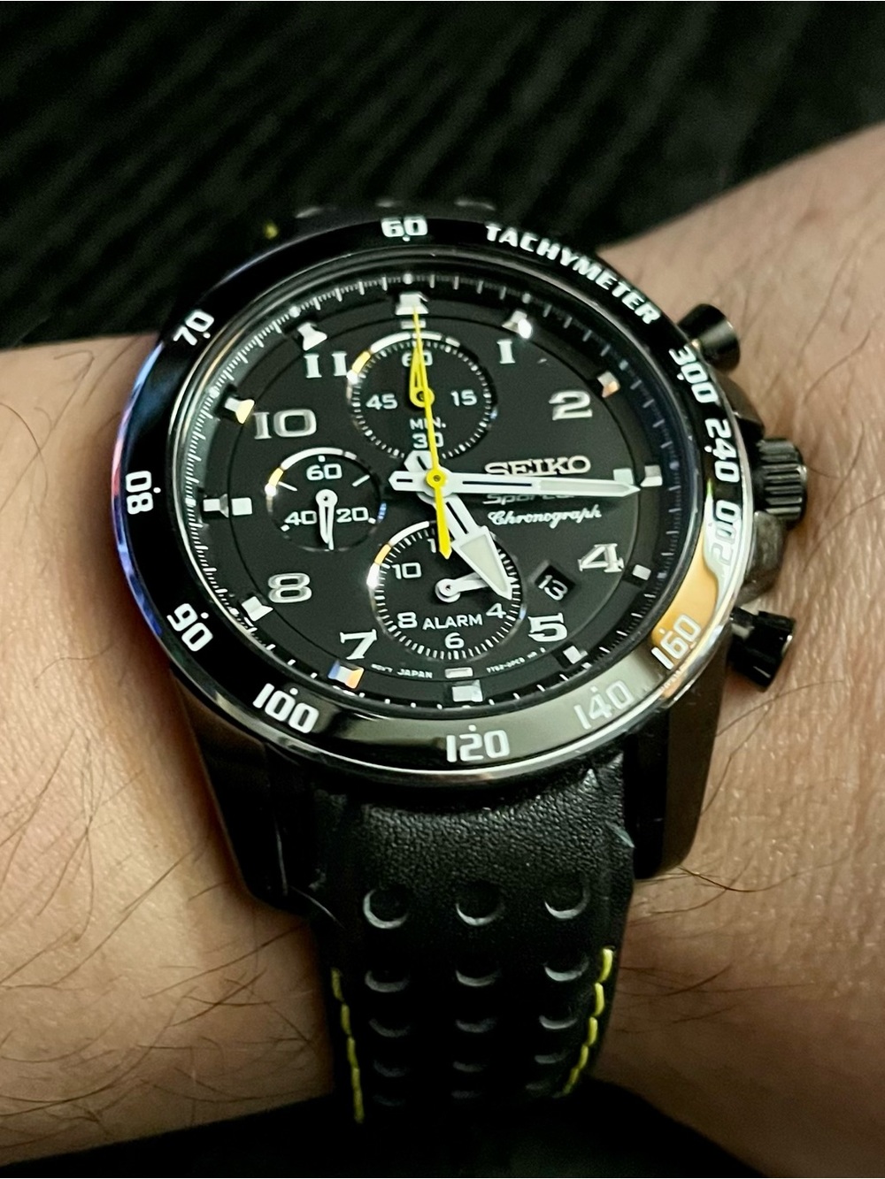 Seiko Men's Sportura Chronograph Watch Black Dial and Leather Strap